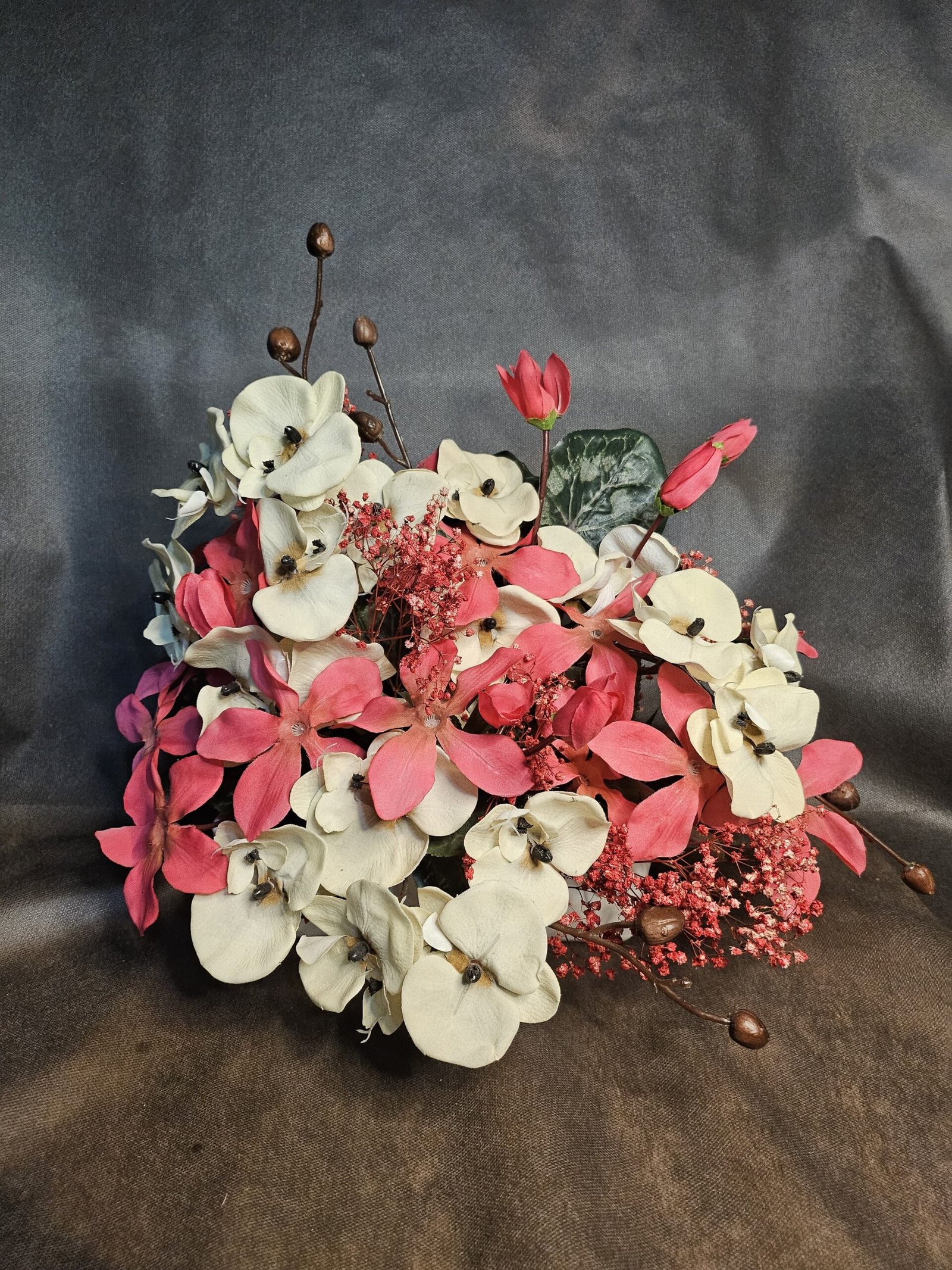 Lilium naranja clavel naranja rosas naranja margarita blanca hortencia